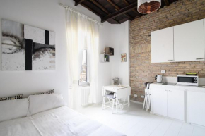  White Ostilia Apartments  Рим
